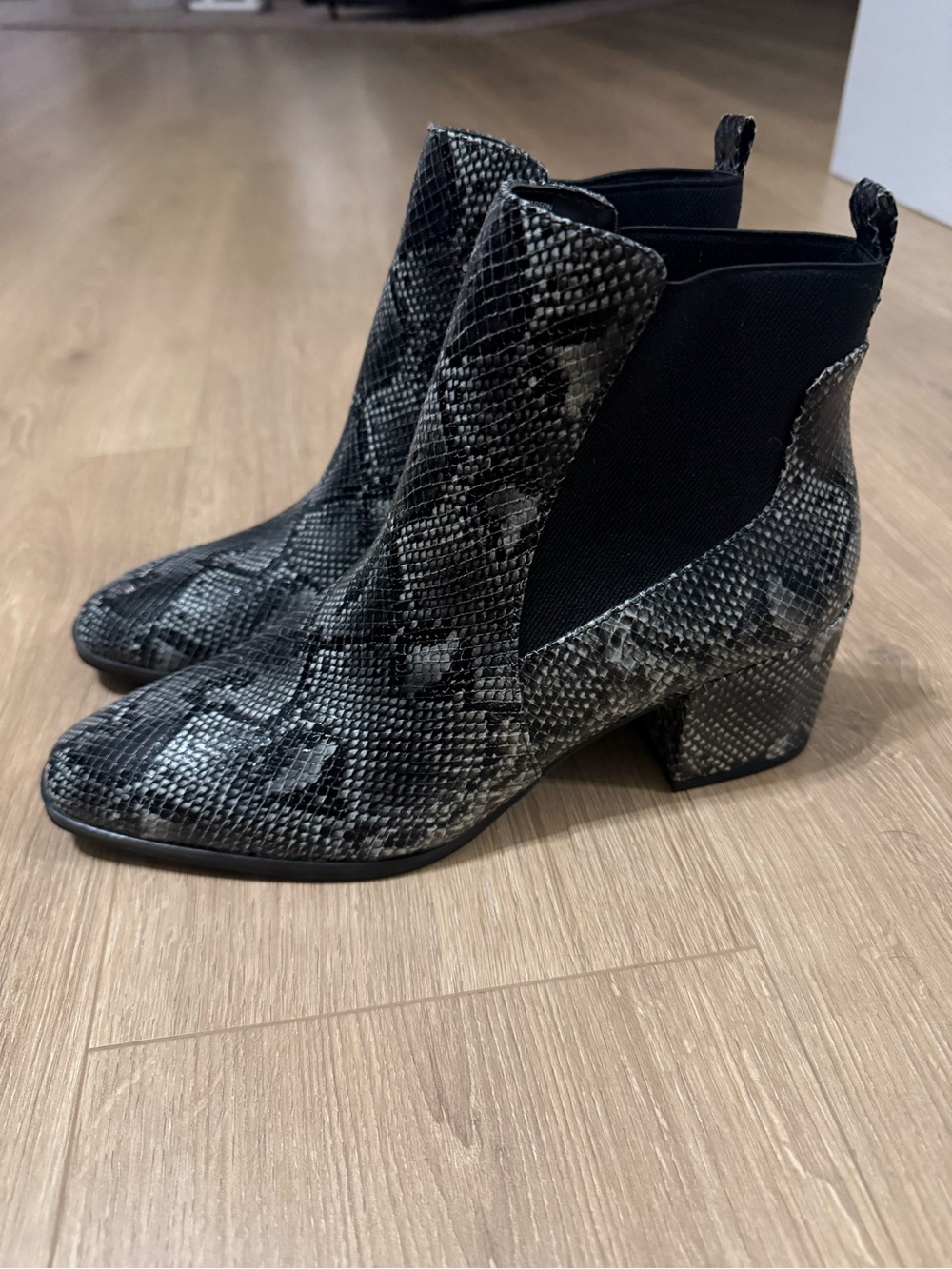 NWOT Anne Klein Parson Black Gray Snake-Print Chelsea Bootie